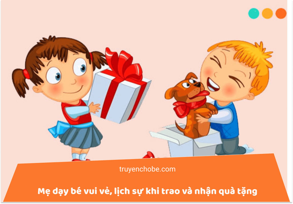 Mẹ dạy bé vui vẻ, lịch sự khi trao và nhận quà tặng
